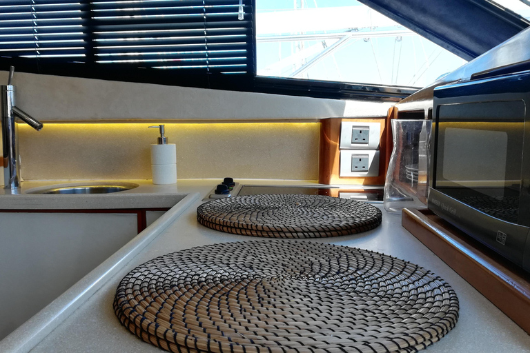 Porto: Luxury Yacht Tour of the 6 Bridges and Douro Estuary Sunset Tour