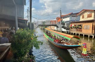 Bangkok-Dämmerung: Versteckter Kanal, Großer Buddha und Tempel