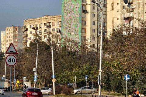 Tbilisi: Soviet District Tour with Local Family Visit