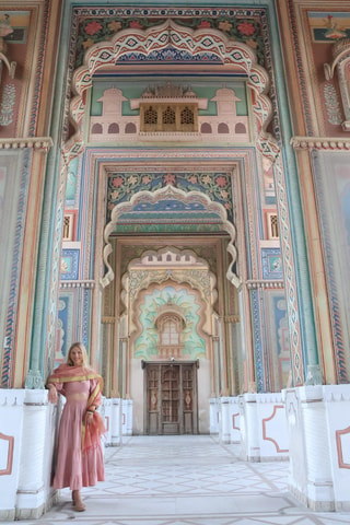 Jaipur: Patrika Gate Professional Photoshoot with Local