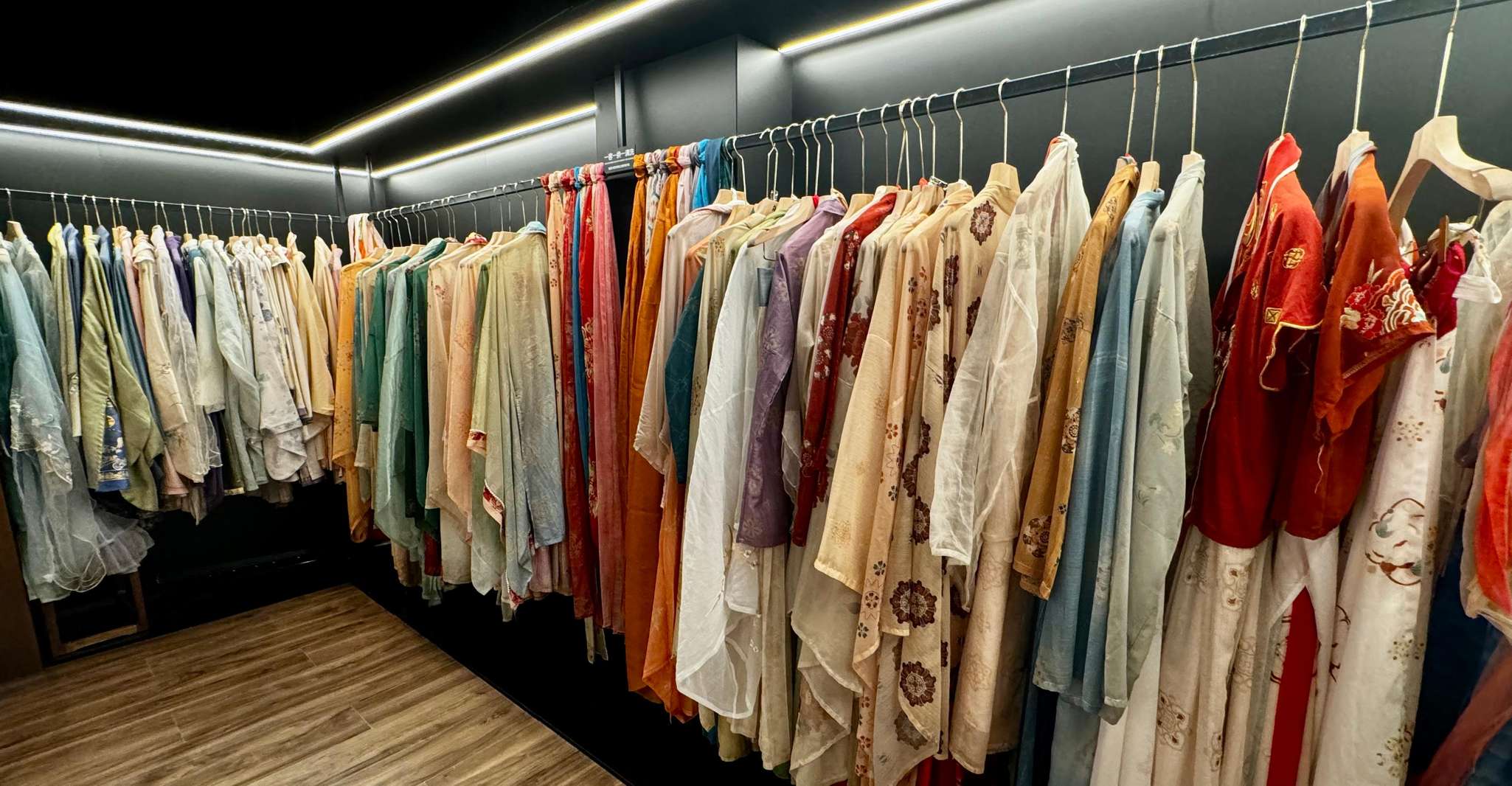 Shanghai Guided Royal Banquet Photo with Massage Option photo 10