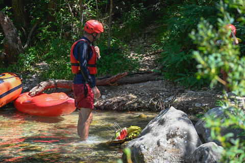 Von Split aus: Rafting, Höhlenerkundung, Klippenspringen mit Picknick