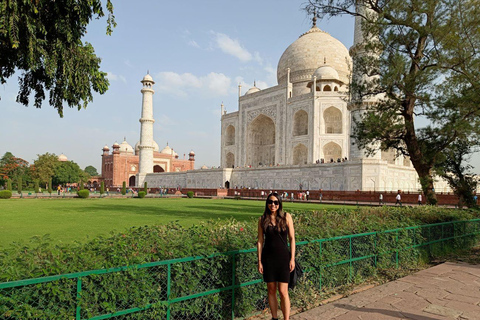 Delhi : excursion privée d'une journée au Taj Mahal et à AgraExcursion avec voiture climatisée, chauffeur et guide