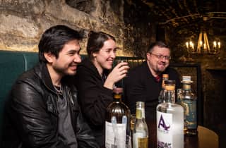 Edinburgh: Gin-Verkostung im Underground Venue