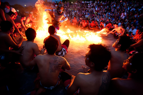 Bali: Ticket de entrada a la Danza del Fuego Kecak y Visita al Templo de UluwatuDanza Kecak con Visita al Templo de Uluwatu - Traslado al Hotel