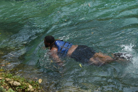 Ocho Rios: Blue Hole e tour de compras com traslados