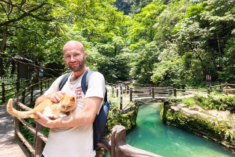 Private Tour Guide Service with Commentary in Zhangjiajie Private Guide (Spanish) – Per Day