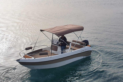 Rhodos: 4 uur durende privéboottocht met visuitrustingRhodes: Privéboottocht van 4 uur om te vissen, inclusief uitrusting