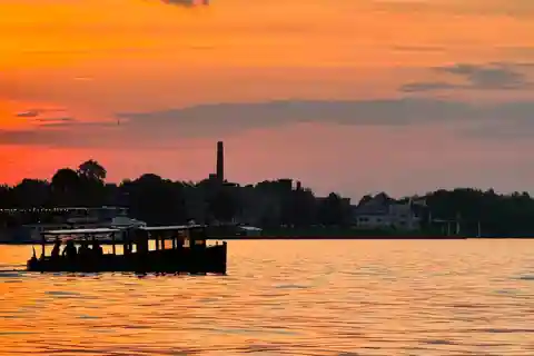 Riga : environ 1 h de visite du canal et du bateau Daugava + boisson de bienvenue