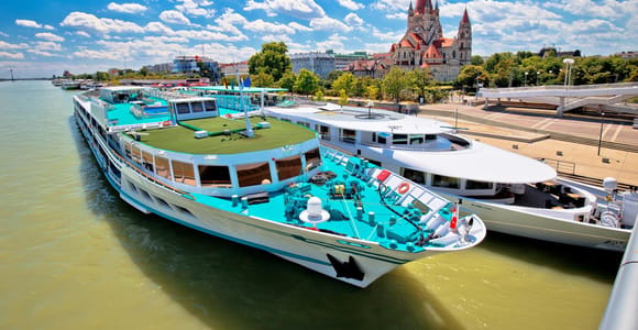 Vienna River Cruise, Walking tour with St. Stephan Cathedral