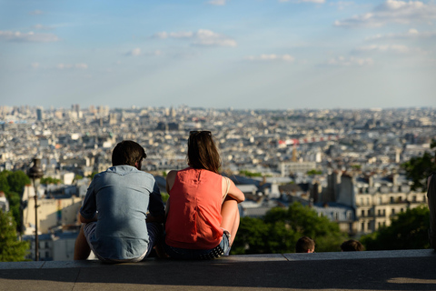 Paris: Experience the romance of Montmartre on a walk with a pro photographer Paris: Experience romance in Montmartre, a walk with a photographer in English