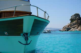 Ab Neapel: Ganztägige Bootstour nach Ischia mit Mittagessen und Schwimmen