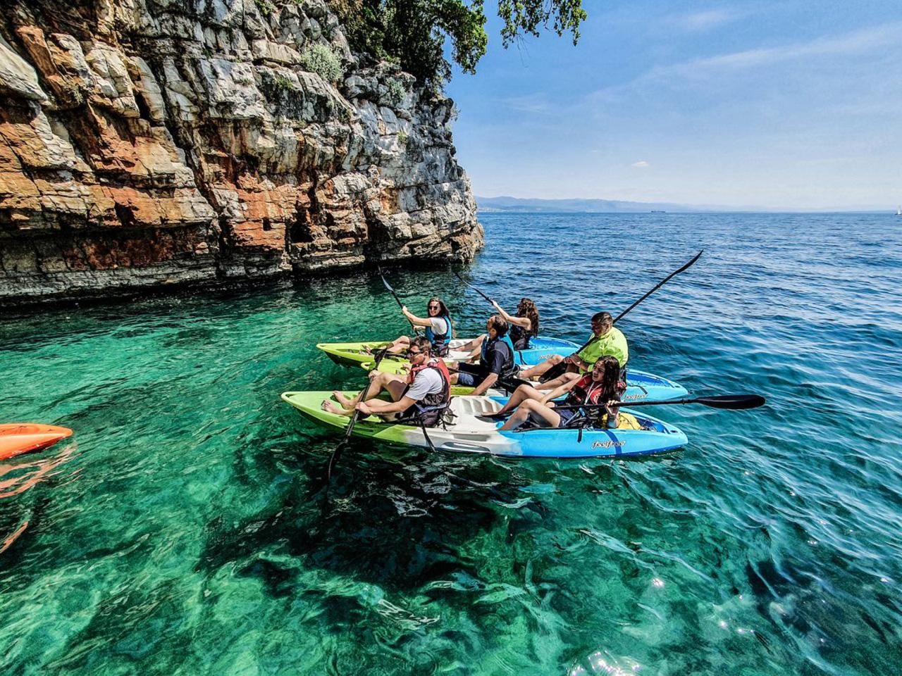 Opatija: Klippen und Höhlen Kajakabenteuer