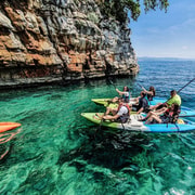 Opatija: Klippen und Höhlen Kajakabenteuer