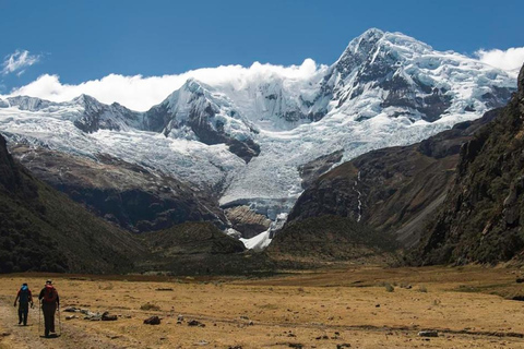 Huaraz: Private hiking route through the Rajucolta lagoon