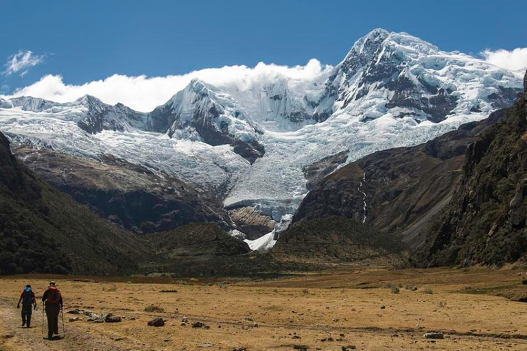 Huaraz: Private hiking route through the Rajucolta lagoon