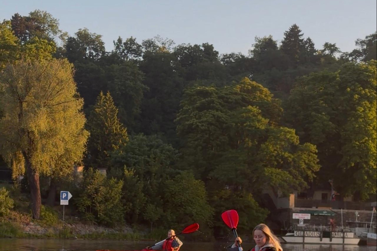 Prague: Charles Bridge & Hidden Canals Kayak Tour