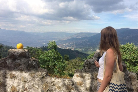 Medellín: Full Day Private Pablo Escobar Tour incl. Guatape