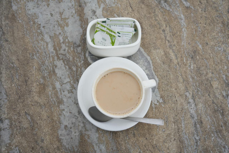 Kathmandu: Local Tea and Dal-Bhat Cooking Class