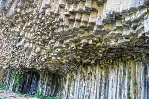 Excursion à la Symphonie des pierres, Geghard et cuisson de Lavash à Garni