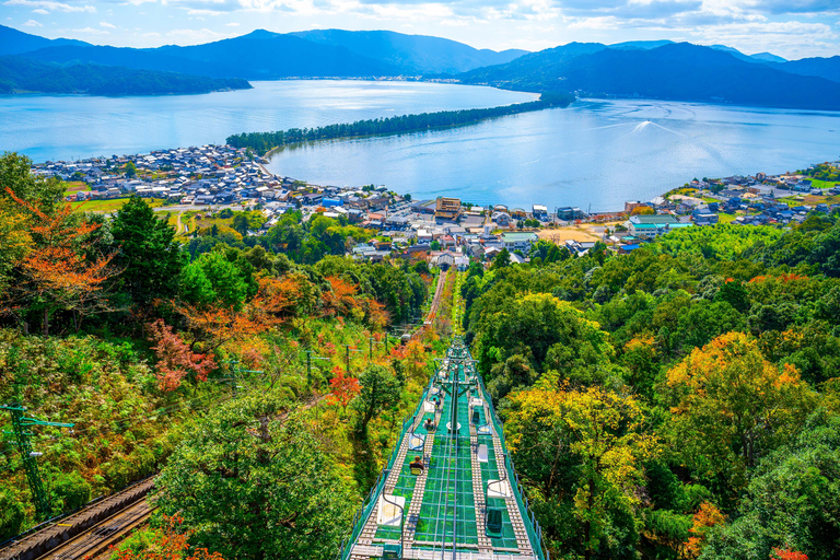 Osaka : Kyoto en bord de mer avec Amanohashidate et Ine no FunayaExcursion en groupe à Kyoto By The Sea, rendez-vous à Tsurutontan Soemoncho