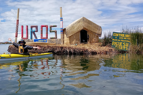 Puno: Experiência de caiaque na ilha flutuante de Uros no Lago Titicaca