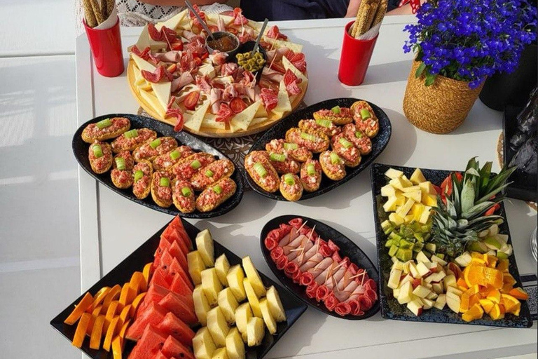 Ayia Napa: Private Sunset Cruise with Snacks and Drinks Ayia Napa: Private Sunset Cruise with Prossecco and Snacks