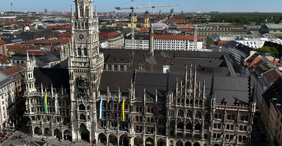 Munich: Guided Walking Tour & Treasure Hunt