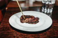 Chicago, Gangsters and Food Tasting Walking Tour - Housity