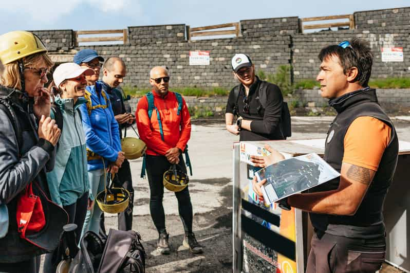 Etna Trekking Guidato Ai Crateri Sommitali Del Vulcano Getyourguide