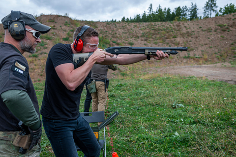 Praga: Experiência de tiro ao ar livre com até 10 armasPraga: Experiência de tiro ao ar livre de 2 horas - Pacote com 7 armas