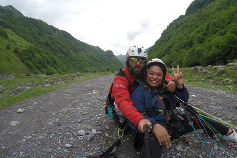 Georgia: Paragliding tandem flight in Gudauri with video Georgia: Paragliding flight in the mountains and video of it