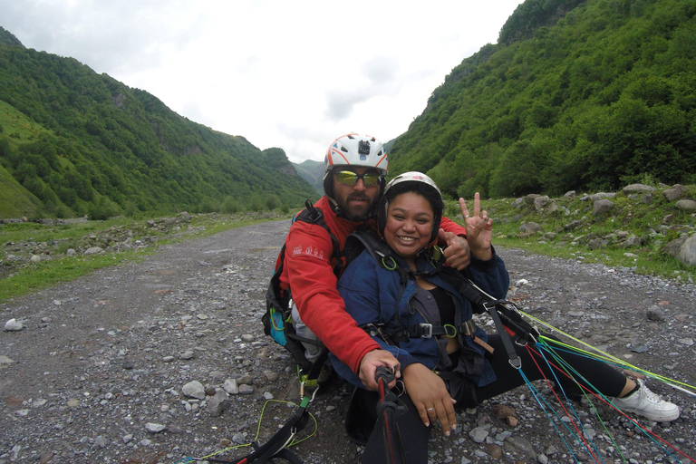 Georgia: Paragliding tandem flight in Gudauri with video Georgia: Paragliding flight in the mountains and video of it