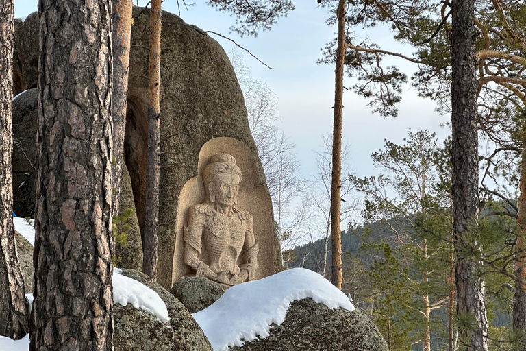 Aglag Temple: Hike to Garid Peak and rocky outcrops