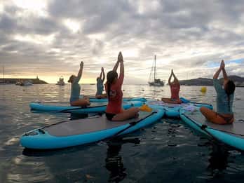 Arguineguín: Clase de Yoga en Stand-up Paddleboard con Instructor