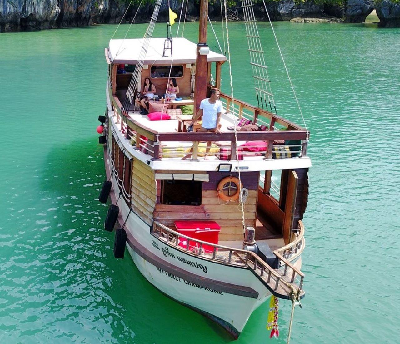 Phuket: Entfliehe den Menschenmassen auf einem entspannten Boot (Schnorcheln)