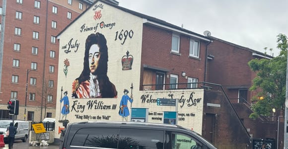 Belfast: Historical & Political Tour with Hotel Pickup