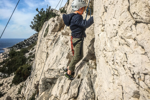 Sessione di scoperta dell&#039;arrampicata nelle Calanques vicino a Marsiglia