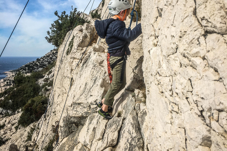 Sessão de descoberta de escalada nas Calanques, perto de MarselhaSessão de descoberta de escalada em Calanques, perto de Marselha