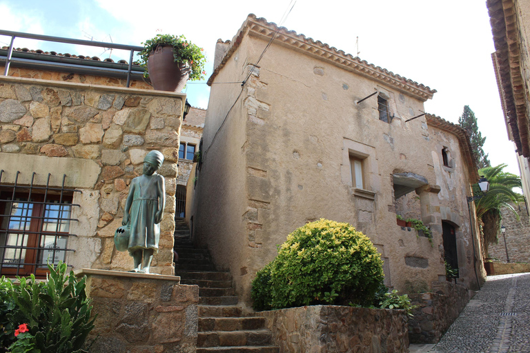 From Barcelona: Tossa de Mar Day Tour with Beach Time