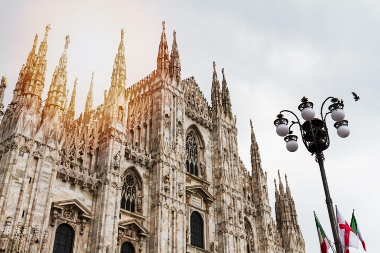 Milan: Duomo Guided Tour with Priority Entry and RoofTop