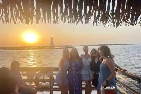 Ilha Tybee: Aventura de barco Tiki ao pôr do sol