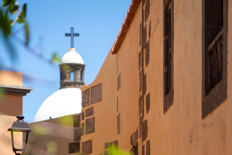 Barranco de Guayadeque och de höga topparna på Gran Canaria.Guayadeque-ravinen och Altas Cumbres på Gran Canaria.