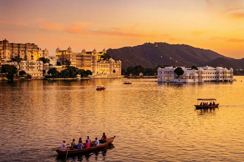 Udaipur: Old City Walking Tour with Local Guide