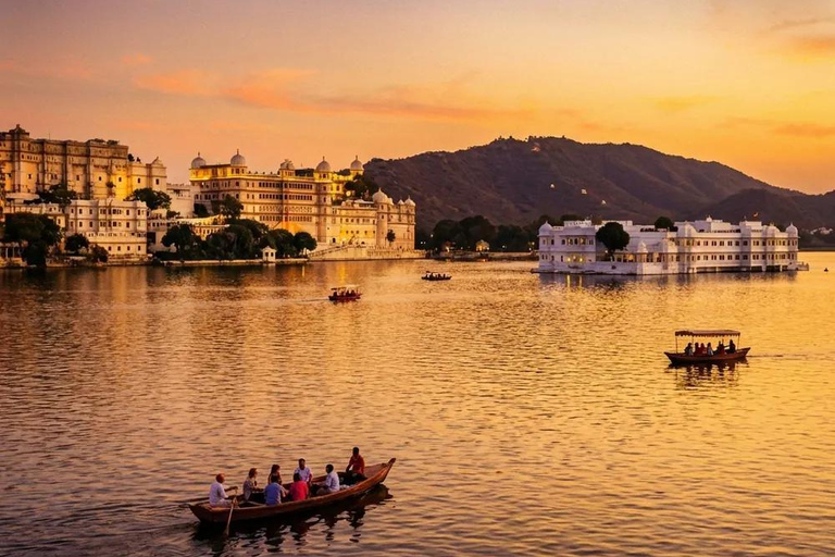 Udaipur: Old City Walking Tour with Local Guide