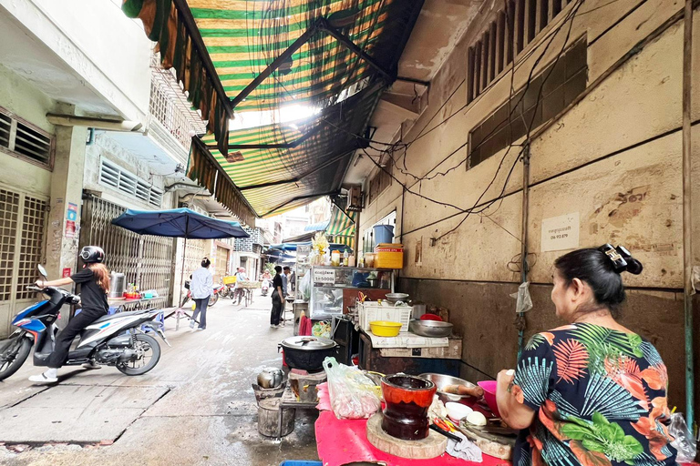 جولة سير في بنوم بنه: التاريخ والثقافة والفن وطعام الشوارع
