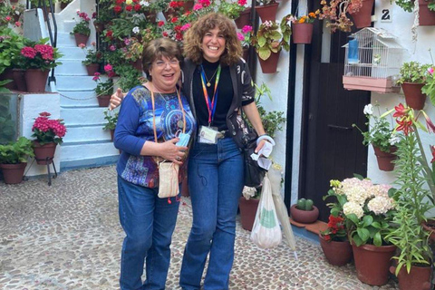 Concours des patios de Cordoue : une expérience unique mêlant fleurs et tradition.Concours des cours de Cordoue : une expérience unique de fleurs et de tradition.