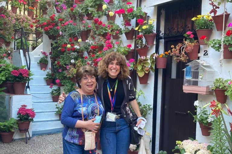 Concours des patios de Cordoue : une expérience unique mêlant fleurs et tradition.Concours des cours de Cordoue : une expérience unique de fleurs et de tradition.