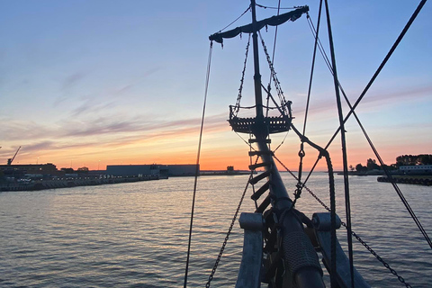 Gdansk: Guided Round-Trip Cruise to Westerplatte