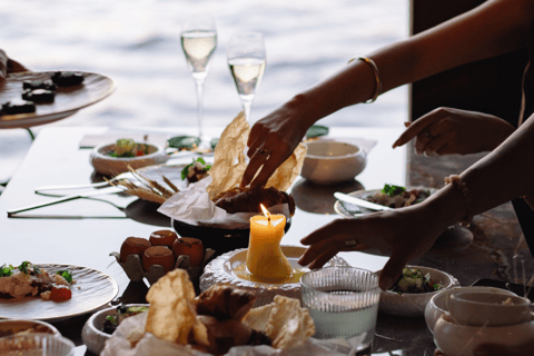 Budapest Dinner Cruise mit Live-Musik und unbegrenzten GetränkenBudapest Dinner Cruise mit Live Musik